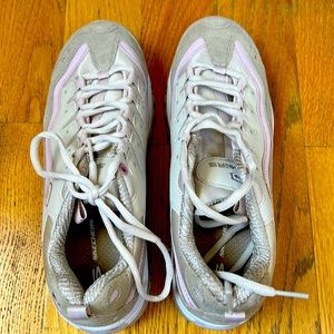 Sneakers by Skechers size US 10 great condition Warren two times